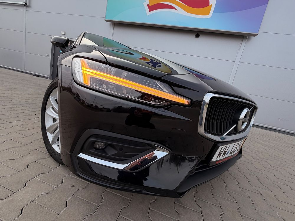 Volvo V60 II D3 Geartronic Momentum Pro 2021