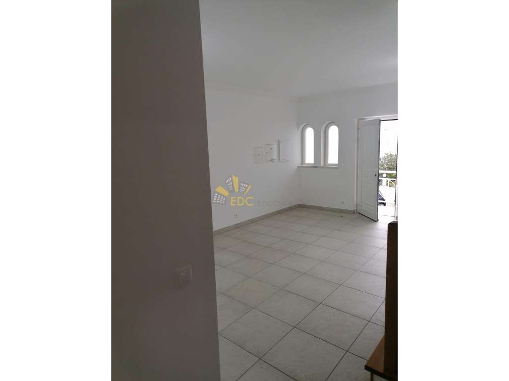 Moradia V3+1 Totalmente Remodelada no Centro da Ericeira e com vist...-33