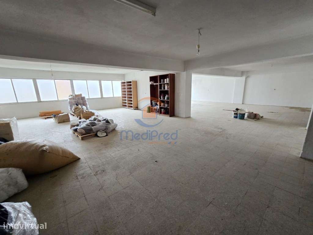 Armazém com 573 m2 (2 pisos) | Ramada, Odivelas - Grande imagem: 3/10