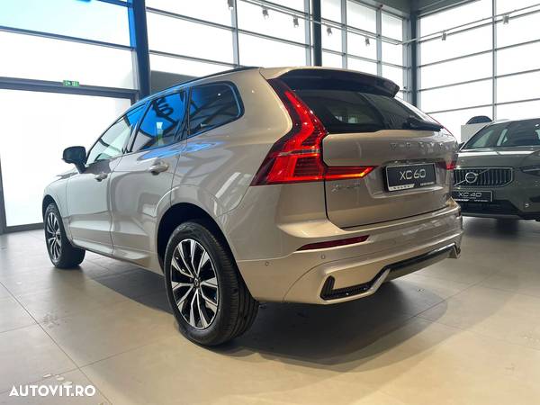 Volvo XC 60 B4 MHEV AT AWD Plus Dark - 8