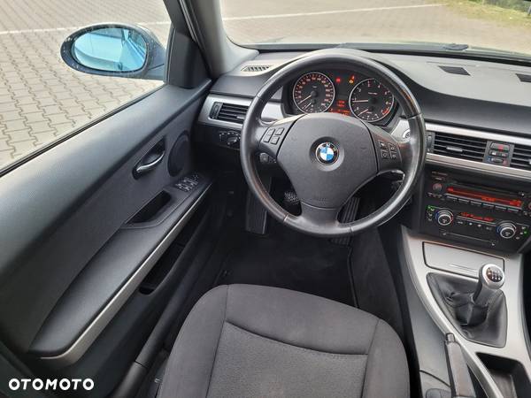 BMW Seria 3 320i - 13