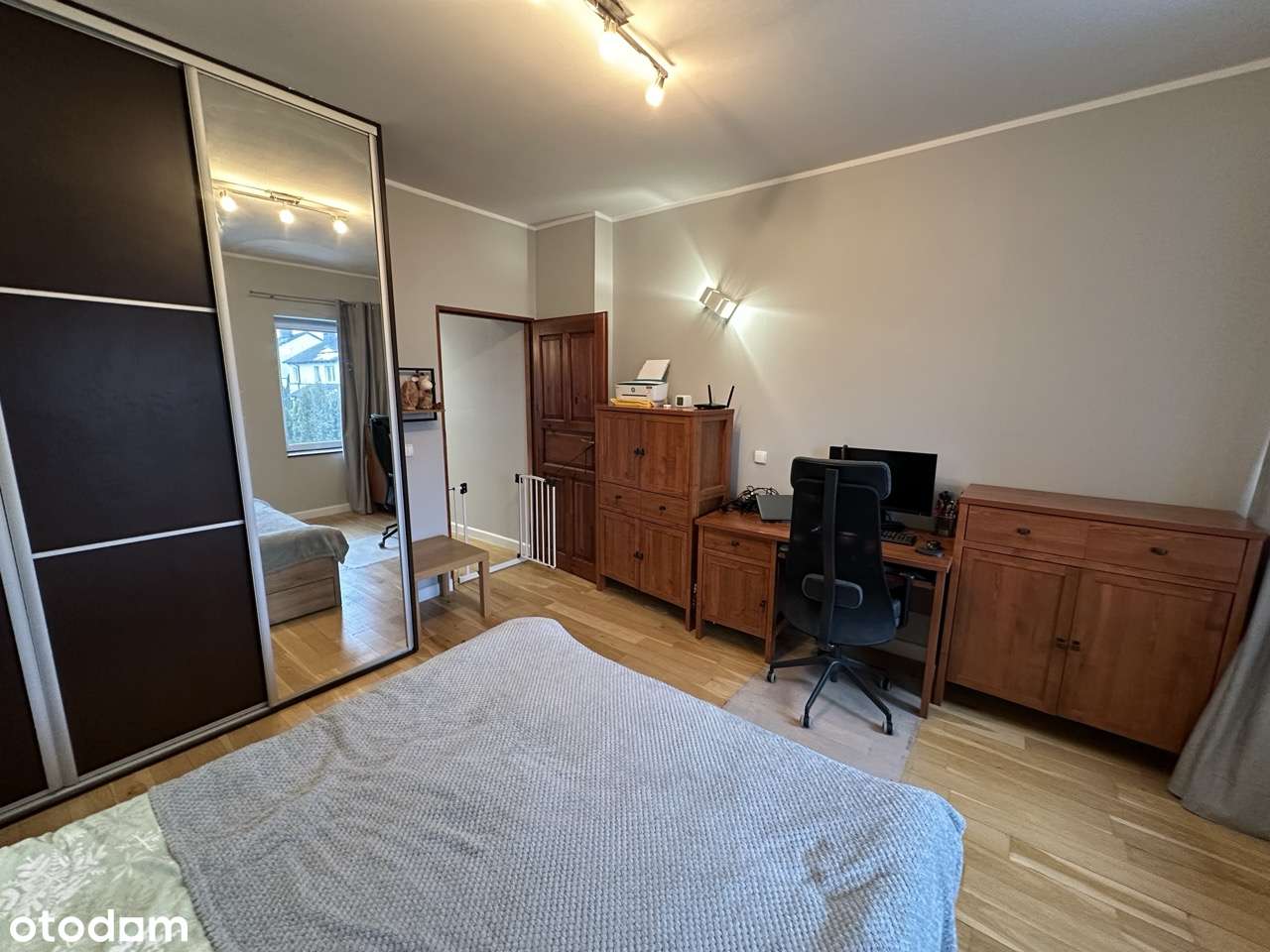 Wykończone i umeblowane mieszkanie z miejscem parkingowym-7