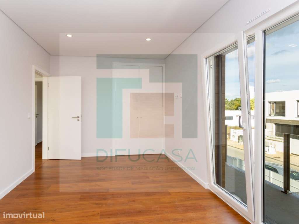 Moradia T3 com 2 Suítes e Pérgula de Estacionamento-20