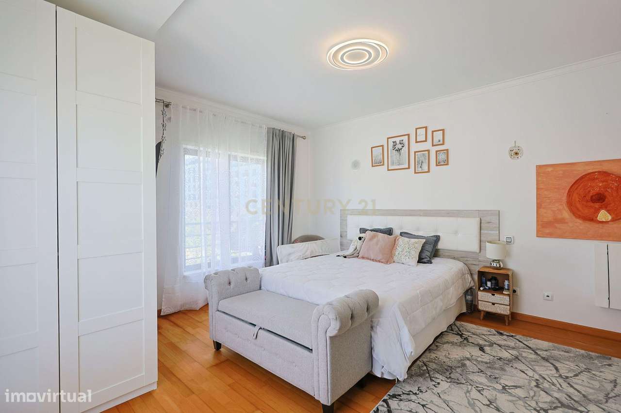 Apartamento T2 com Garagem, no Parque Luso em Corroios.-29