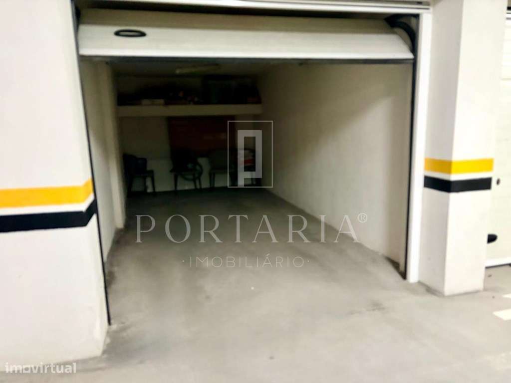 Apartamento T4 com terraço e garagem fechada em Aveiro-32