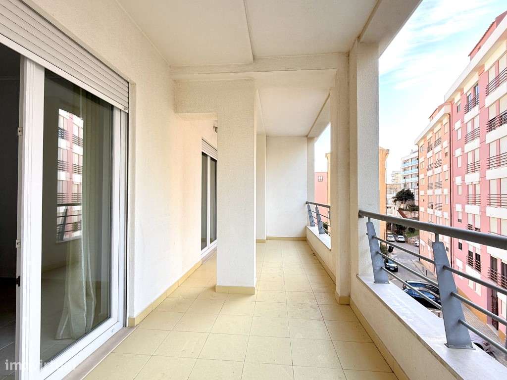 T3 com Terraço de 32 m², Garagem Dupla e Piscina a 300 m da Praia -...-13