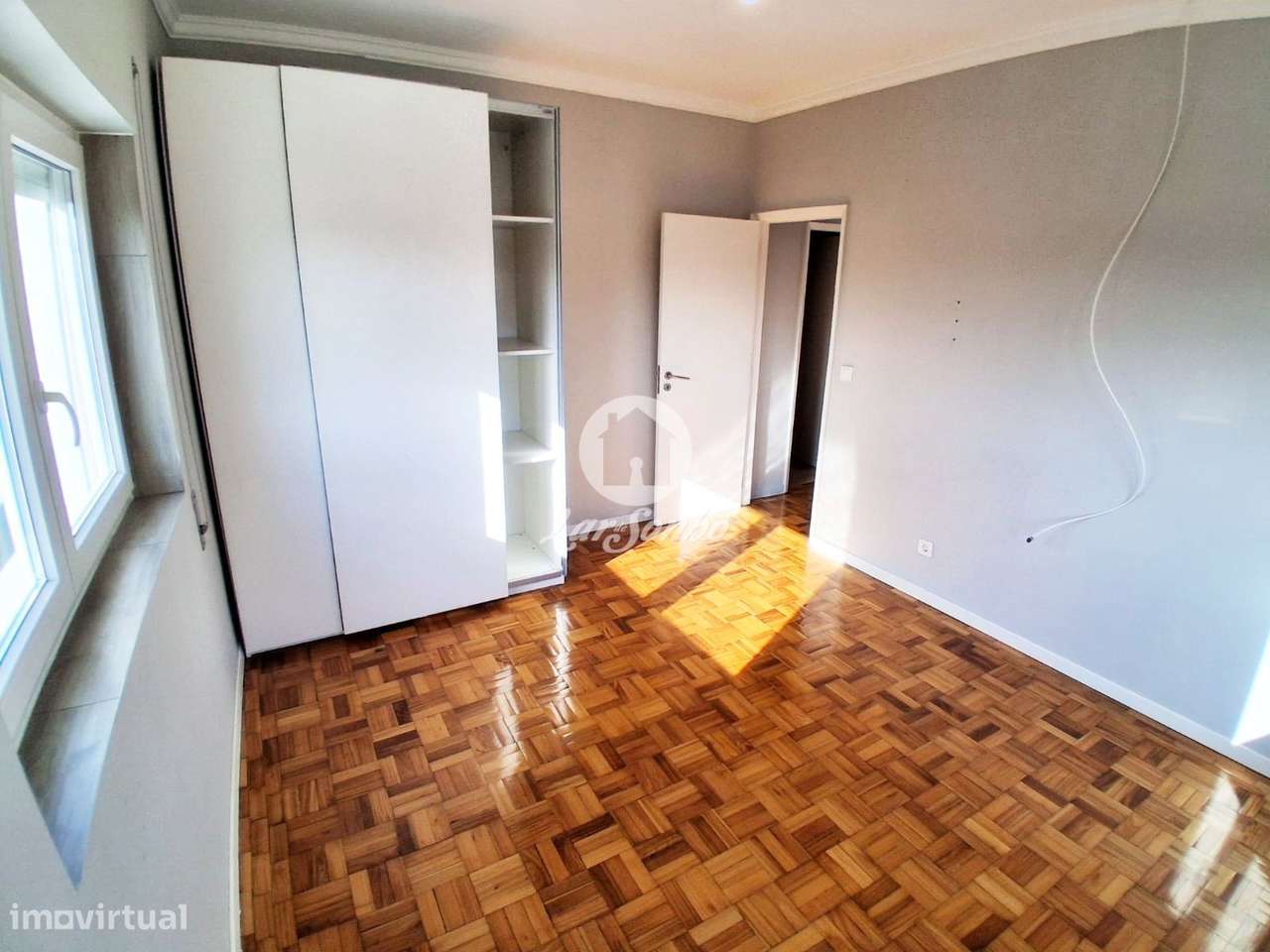 Andar moradia T3 totalmente renovado, com três frentes e excelente ...-14