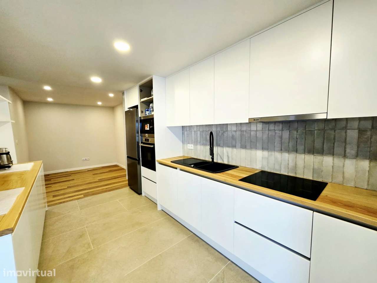 A casa onde o seu futuro começa – Moradia T3 remodelada, moderna e lum-19