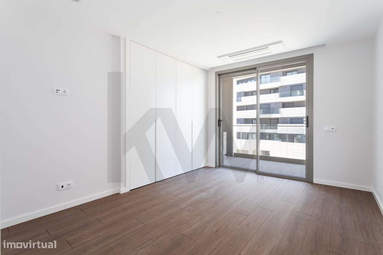 Exclusivo T3 Novo com Varandas de 51m2 | 2 Lugares de Garagem e Arreca-4