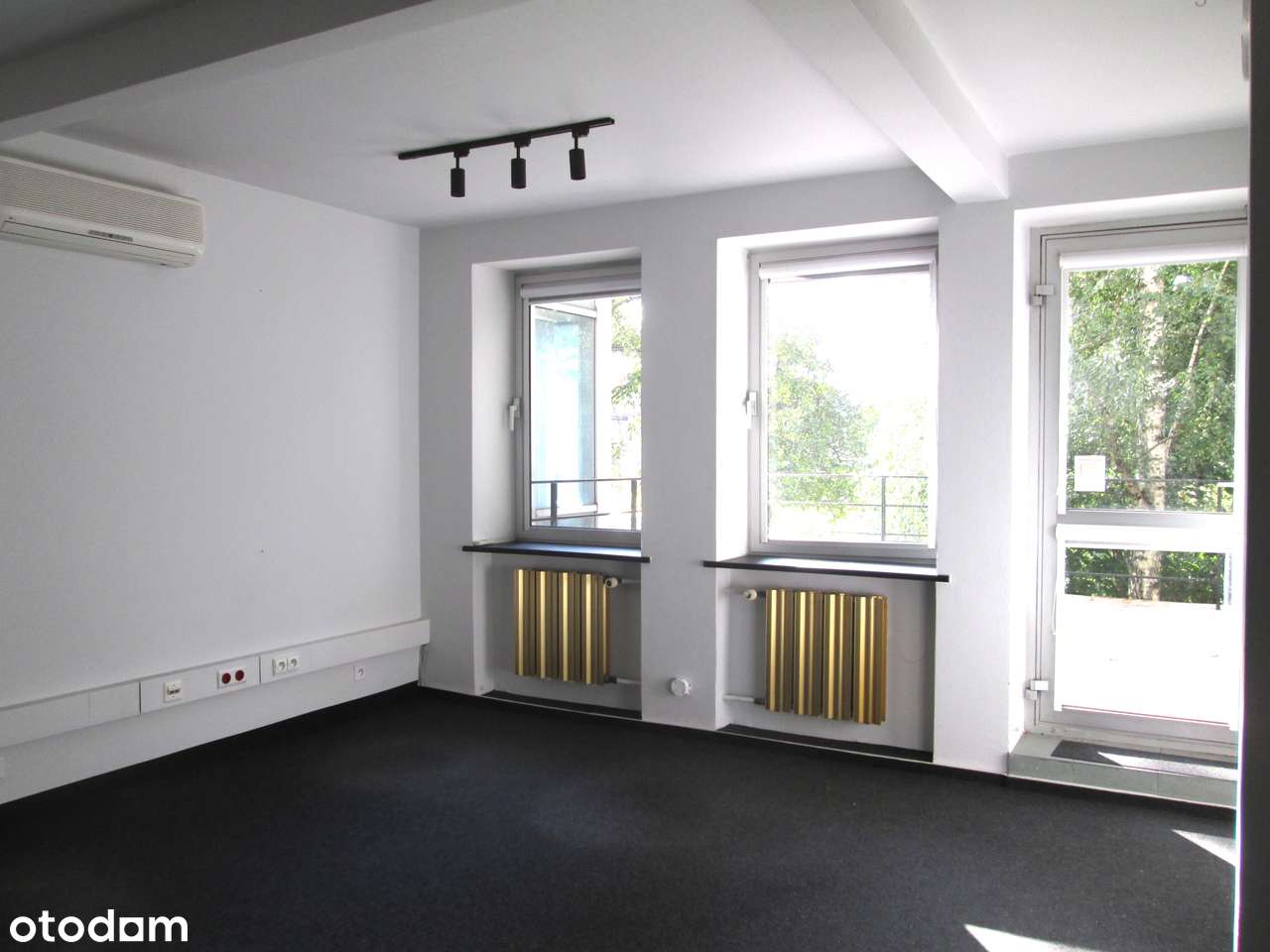 Budynek biurowo-usługowy z pozwoleniem na budowę 5 lokali mieszkalnych-0