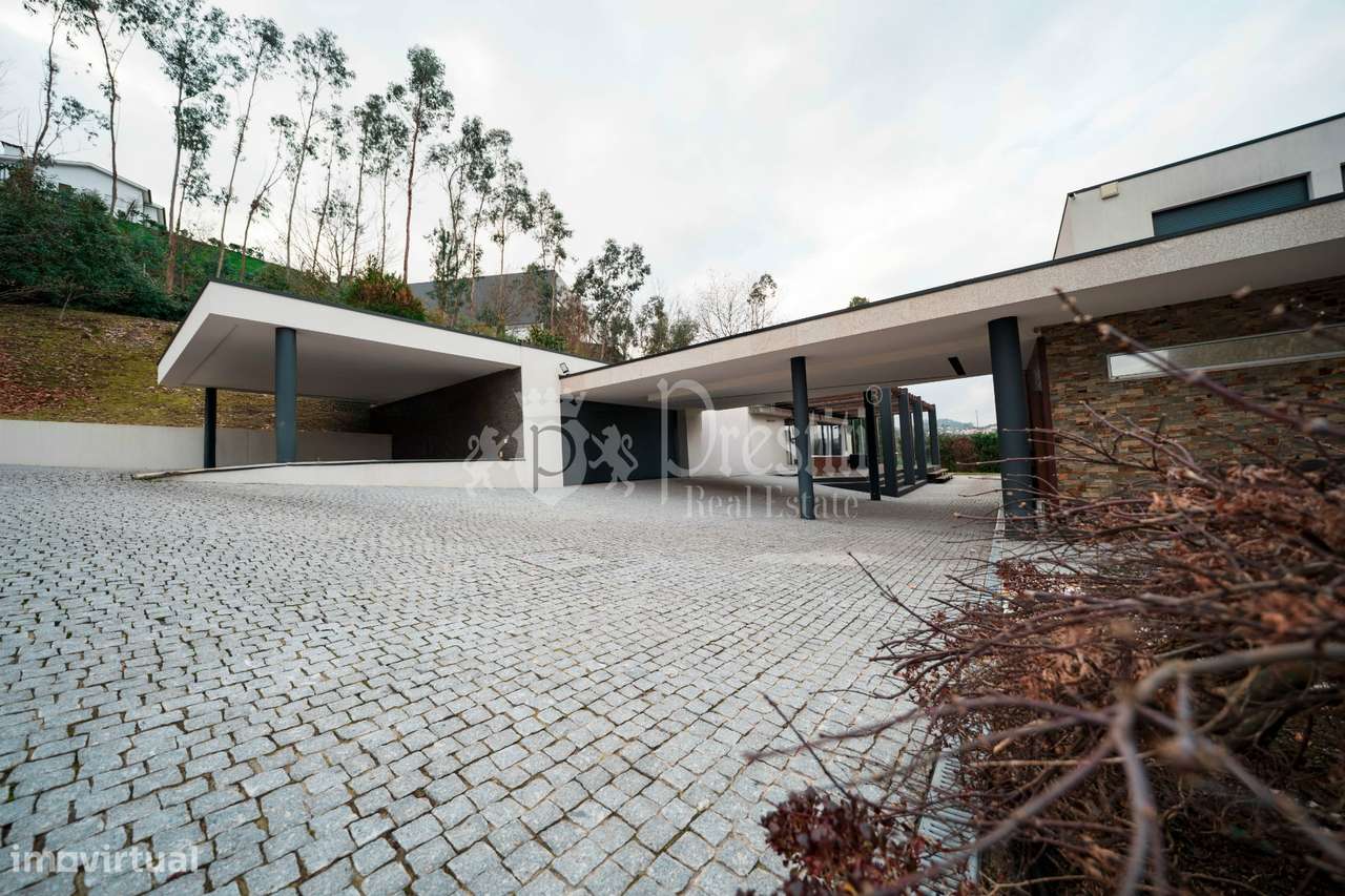 Moradia T4 com Vistas Deslumbrantes em Guimarães-43