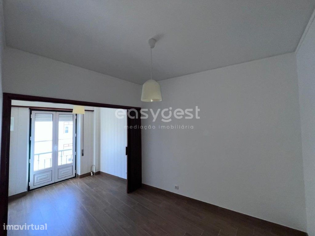 Excelente apartamento T2 renovado na zona histórica de Tomar - Grande imagem: 1/19
