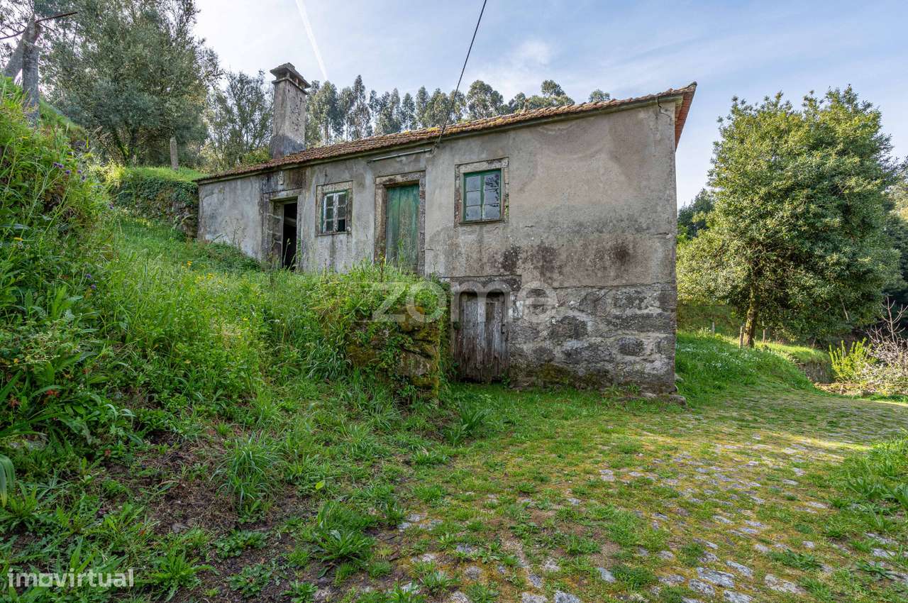 MORADIA PARA RESTAURO EM S. JULIÃO E SILVA - Grande imagem: 1/32