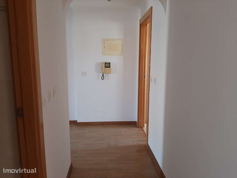 IMÓVEL ARRENDADO ATÉ MARÇO 2026  Apartamento T3-6