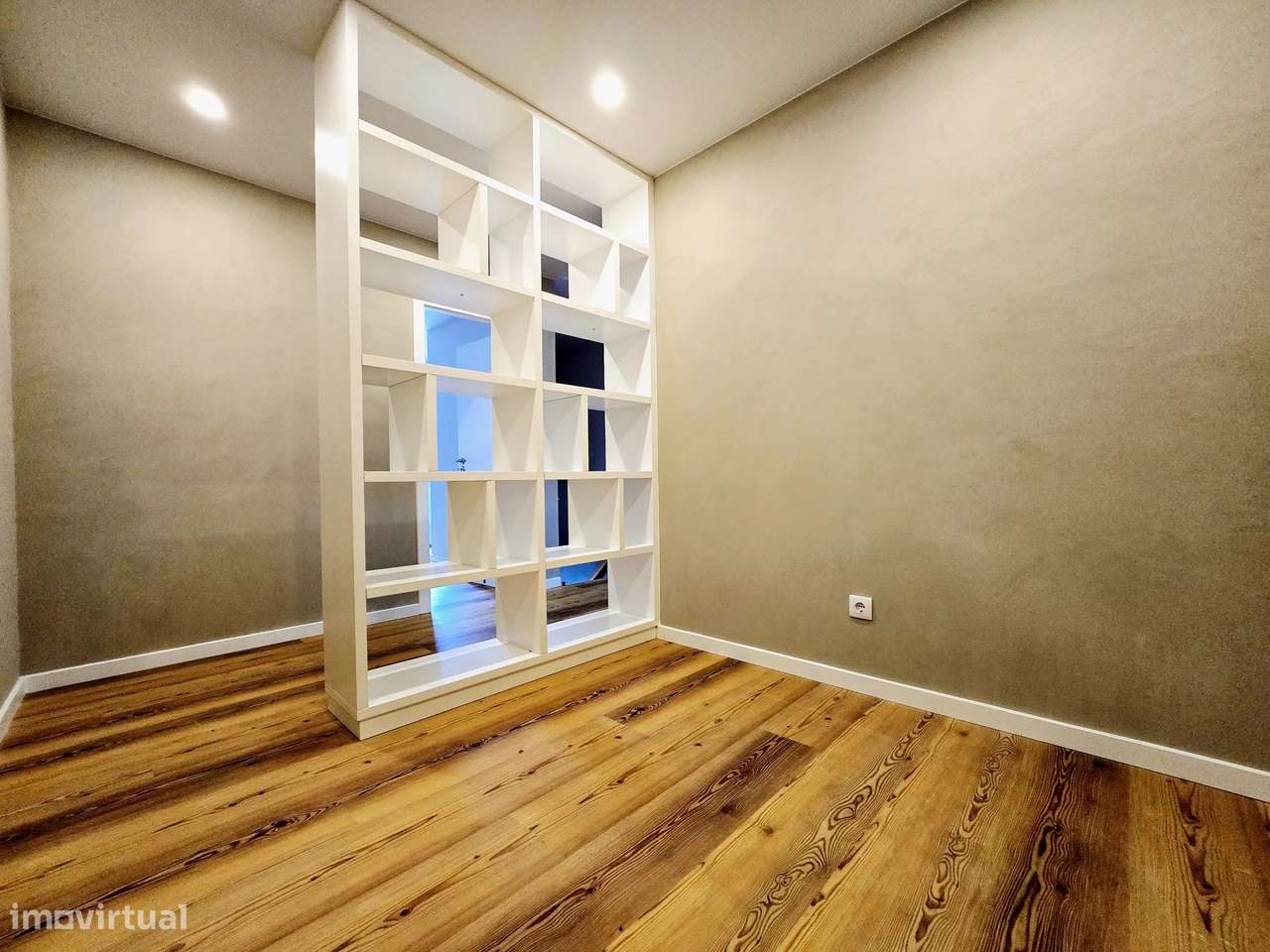 A casa onde o seu futuro começa – Moradia T3 remodelada, moderna e lum-24