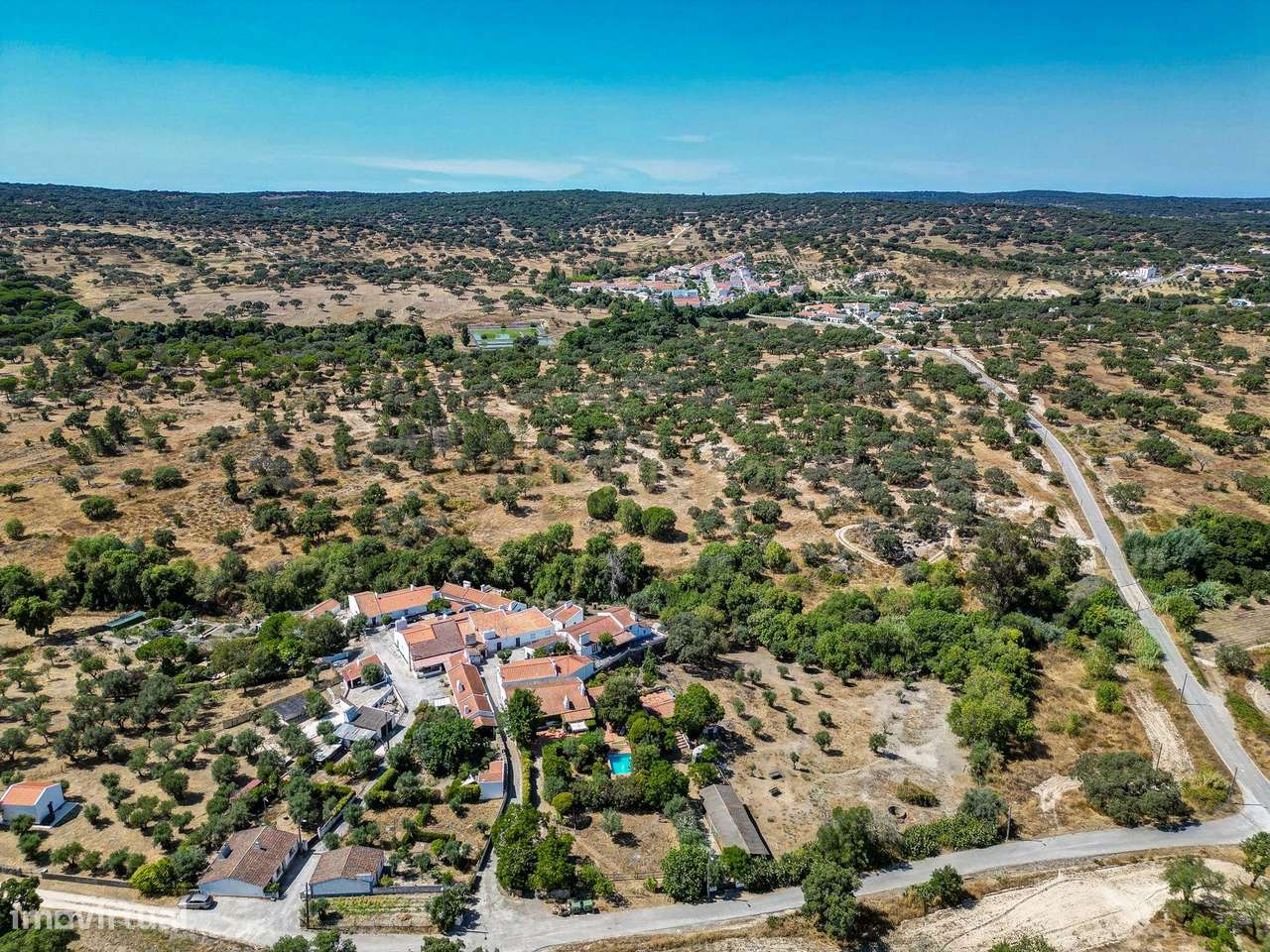 Moradia Térrea com Terreno de 950 m² a Apenas 8 km de Évora-19