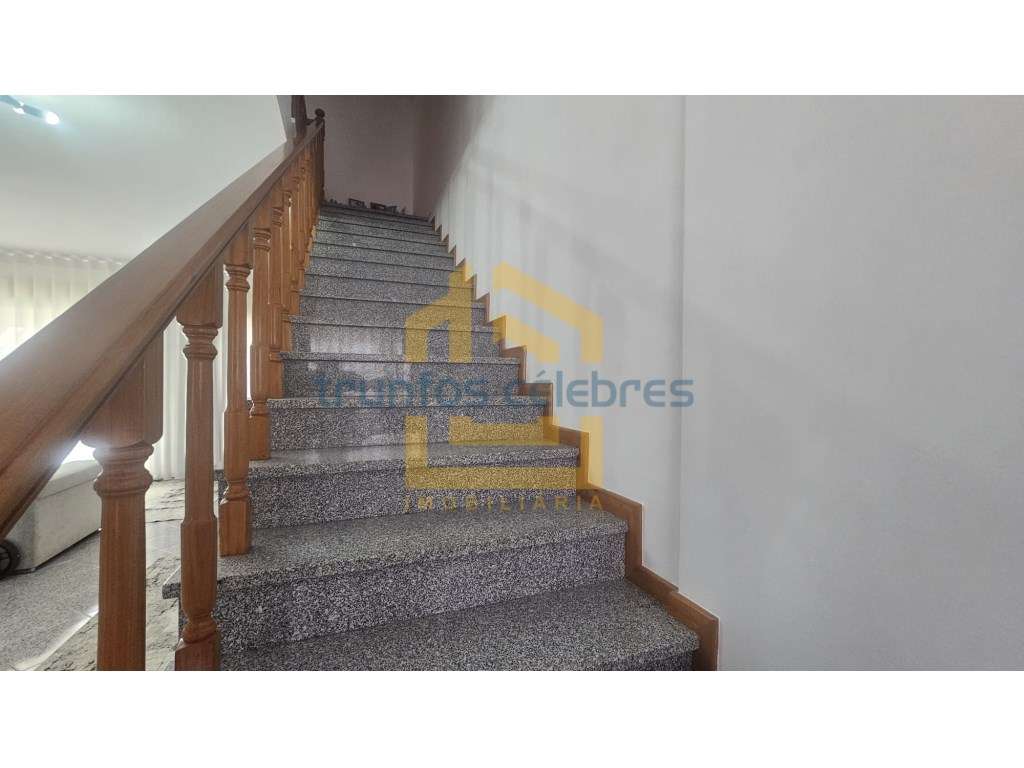 *Moradia T3+1 Renovada | Terraço Privativo | A 600 m da Praia e 400...-23