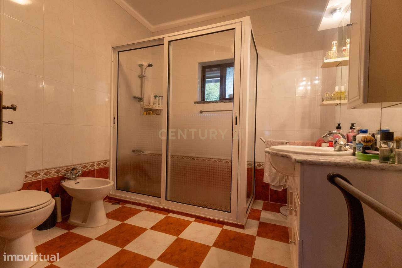 Moradia T3 com quintal, garagem e anexos no centro de Ervidel-23