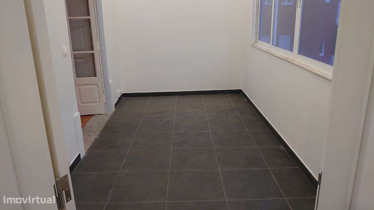 T4 remodelado R Angela Pinto junto Mercado Arroios-27