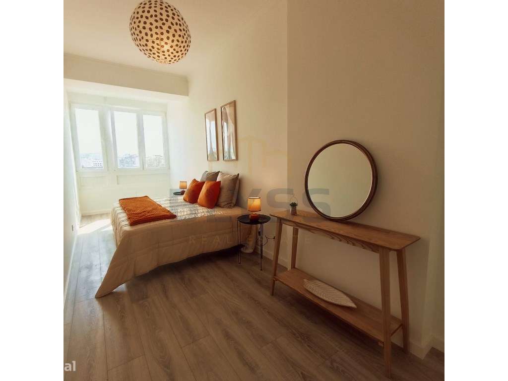 Apartamento T3, em Remodelação Total situado em Benfica, *Oferta da...-13