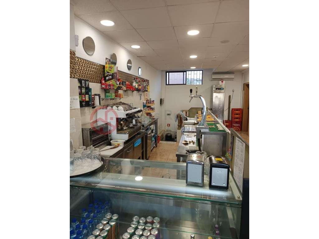 Trespasse de café, pronto a funcionar no Feijó, Almada - Grande imagem: 5/17