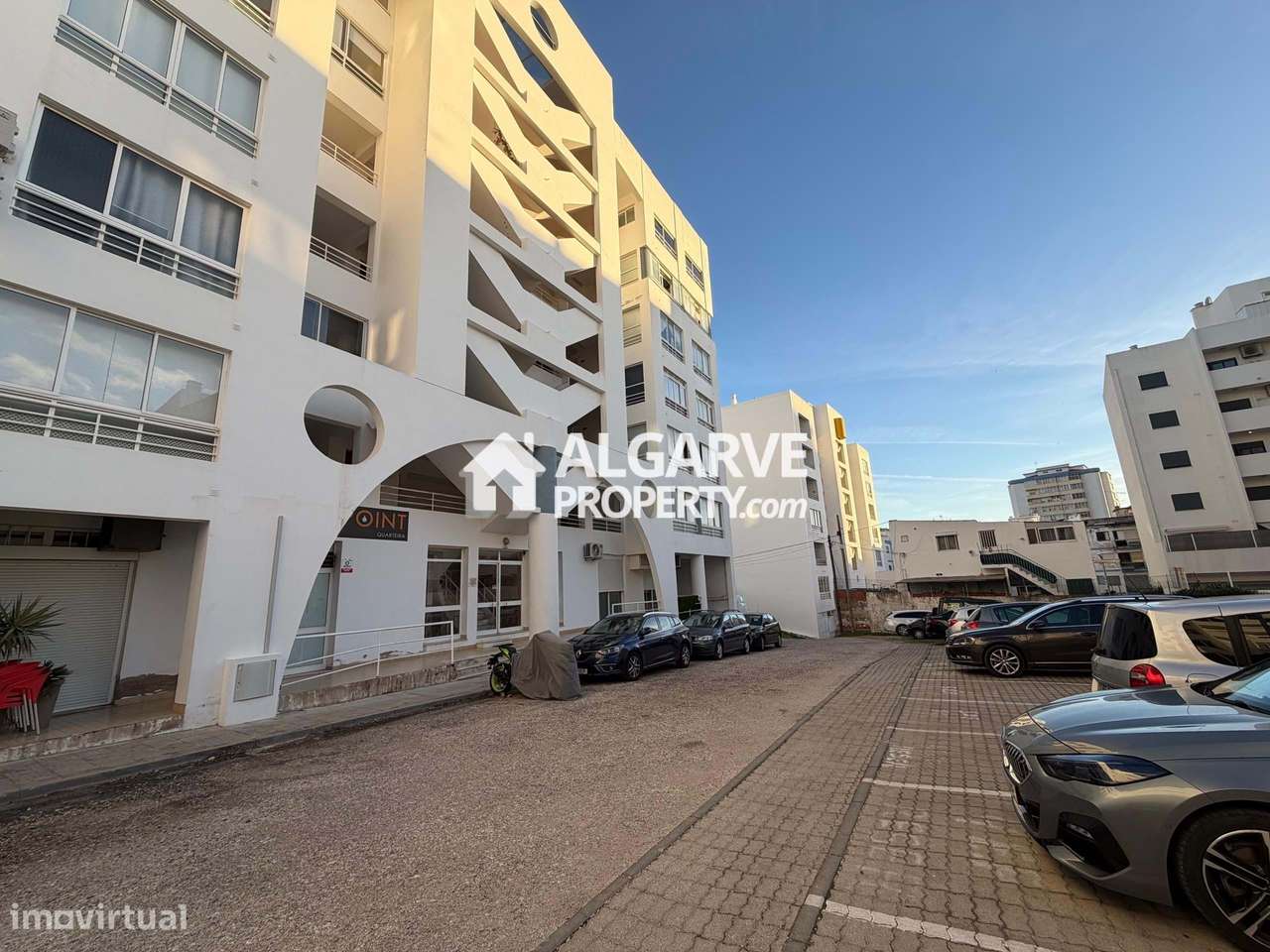 Espaçoso apartamento T4 junto da praia no centro de Quarteira - Grande imagem: 5/30
