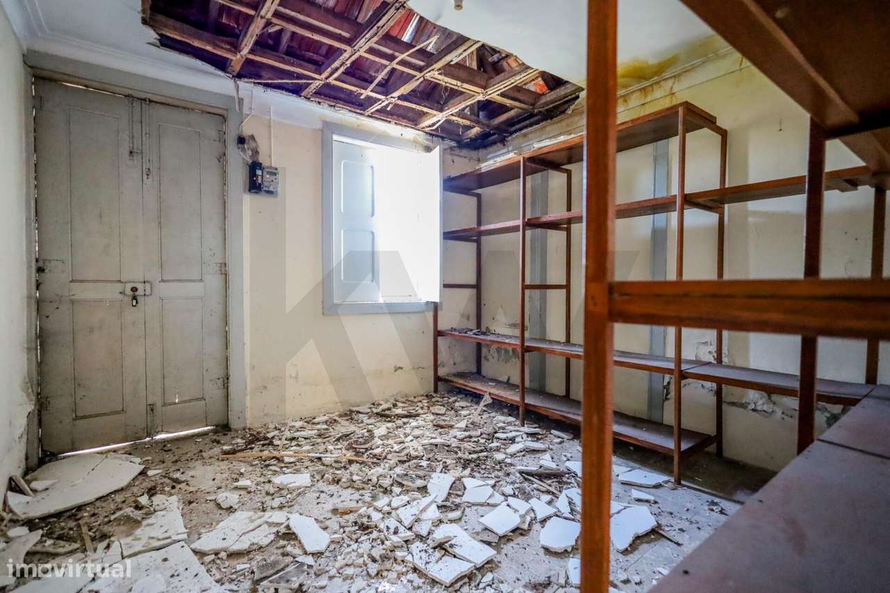 Moradia com 1451m2 de Terreno e Elevado Potencial de Valorização em Sã-38