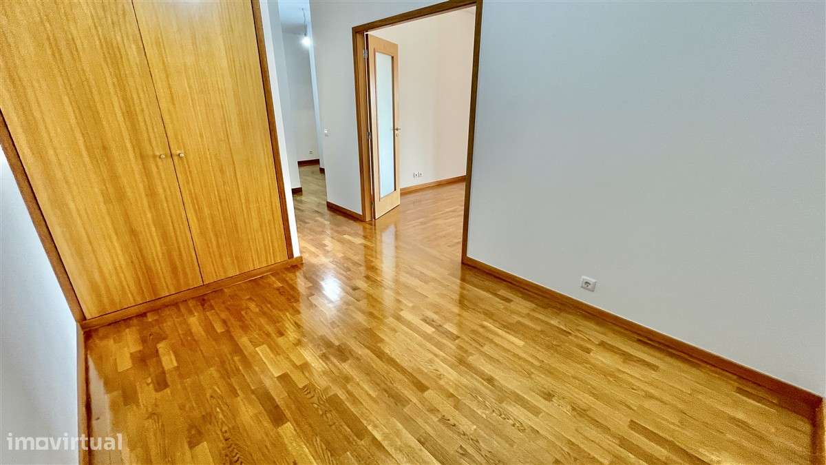 T3 Centro-Póvoa de Varzim-aparcamento-5