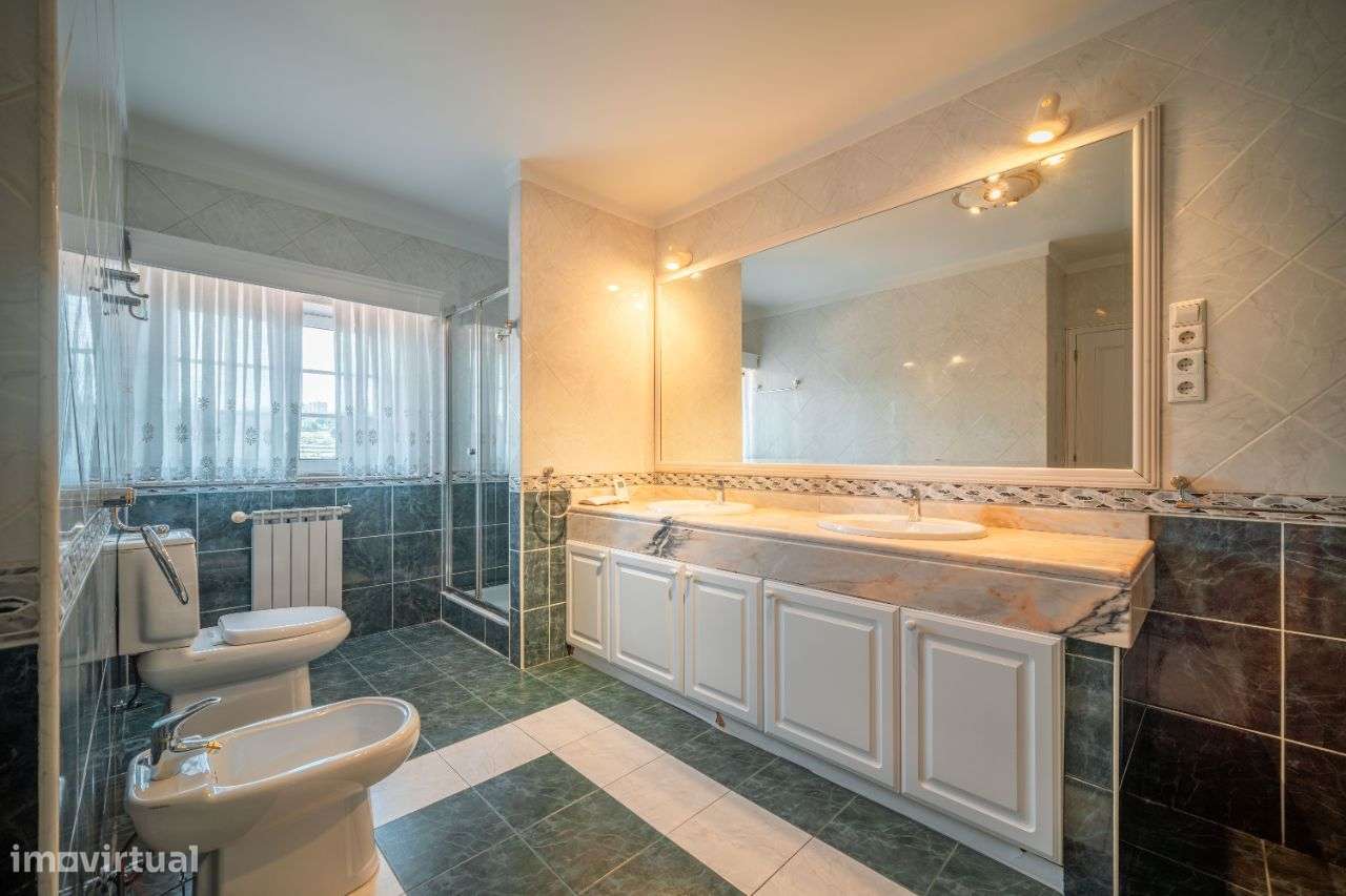 Moradia T4 com piscina em Braga-11