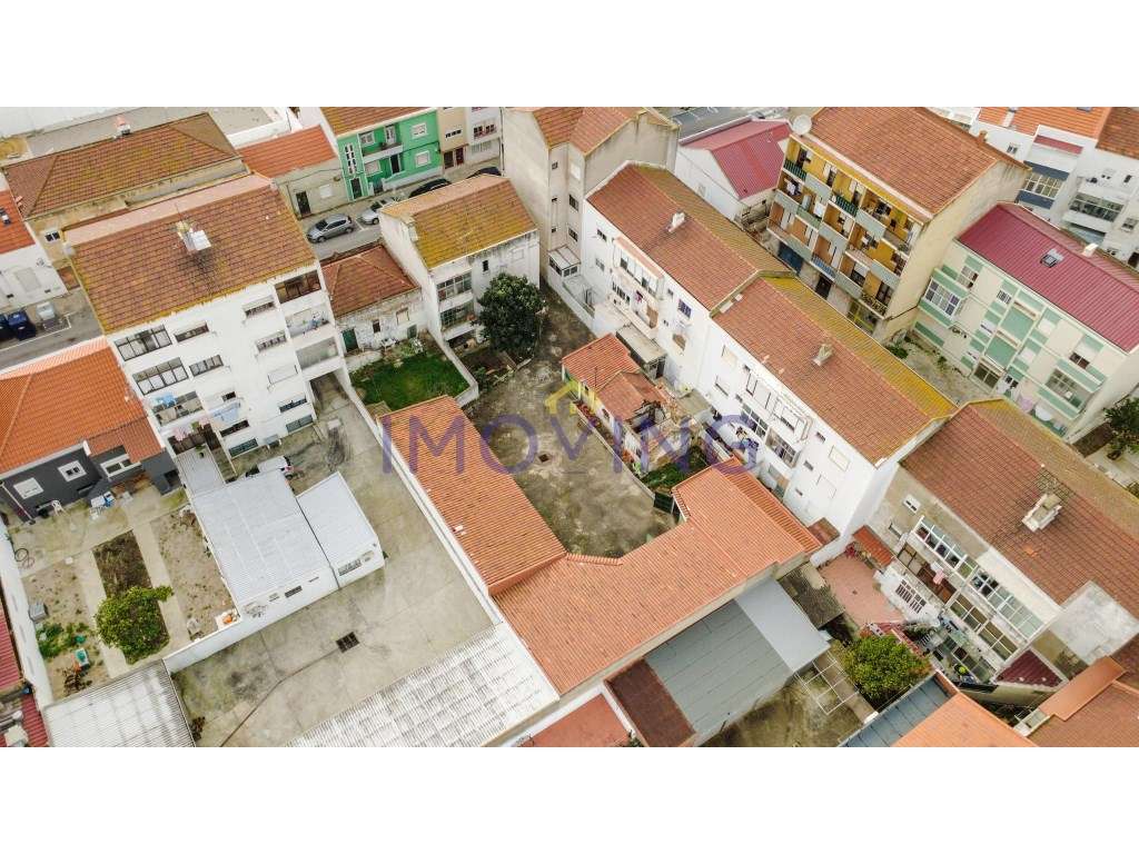 Prédio, moradia e garagens para Investimento-42