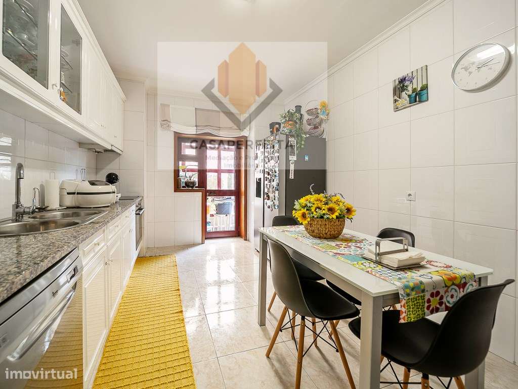 Deslumbrante T2 de 2 Frentes com Varandas e Box - Canelas-11