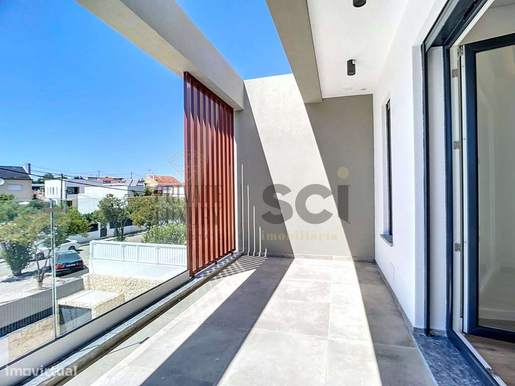 Moradia T4 na Charneca da Caparica | Piscina e Garagem-22