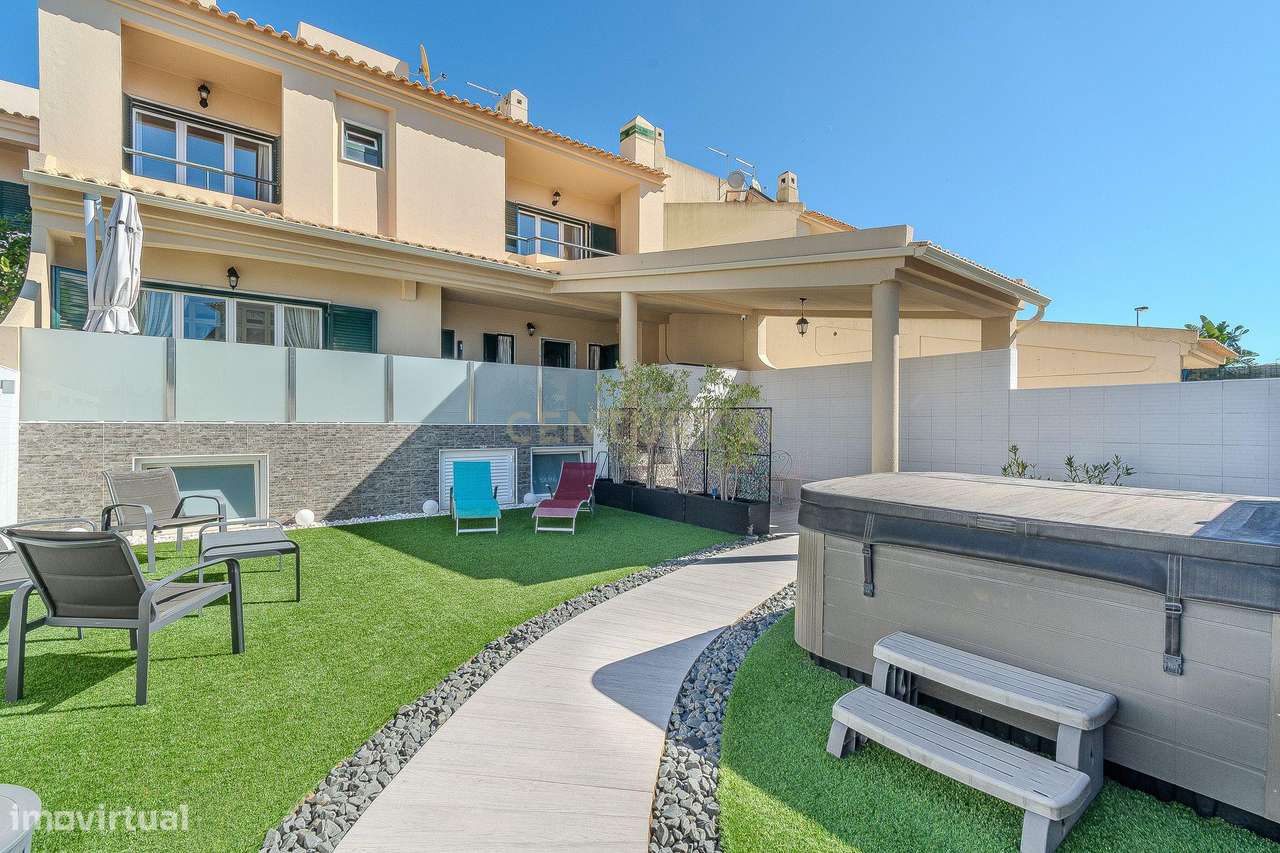 Moradia Renovada com Estacionamento Privativo e Jacuzzi em Caliços, Al - Grande imagem: 4/30