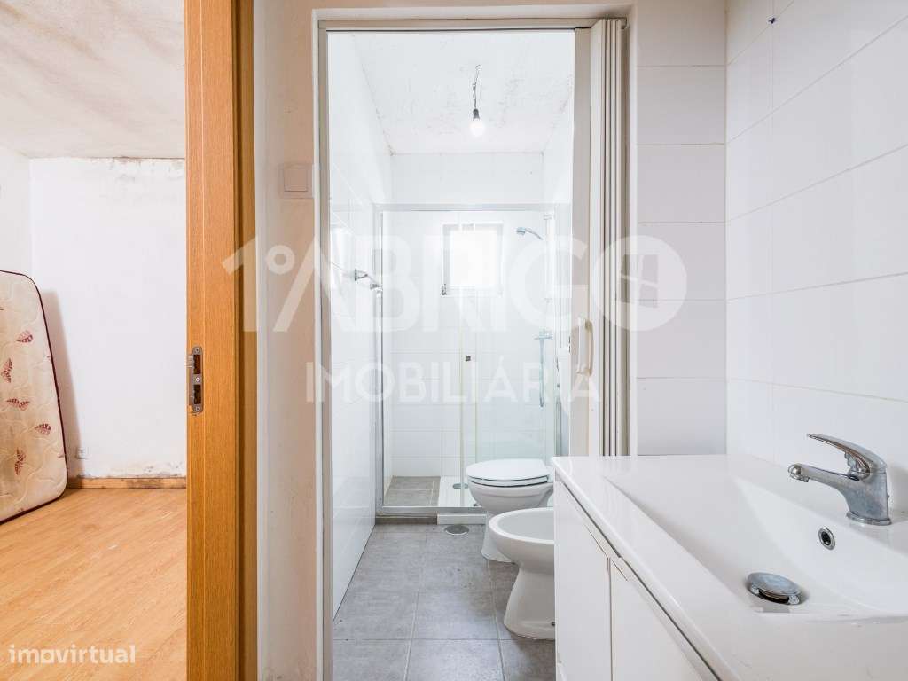 Moradia T2 com Terreno - (Imóvel sem licença de utilização, escritu...-9