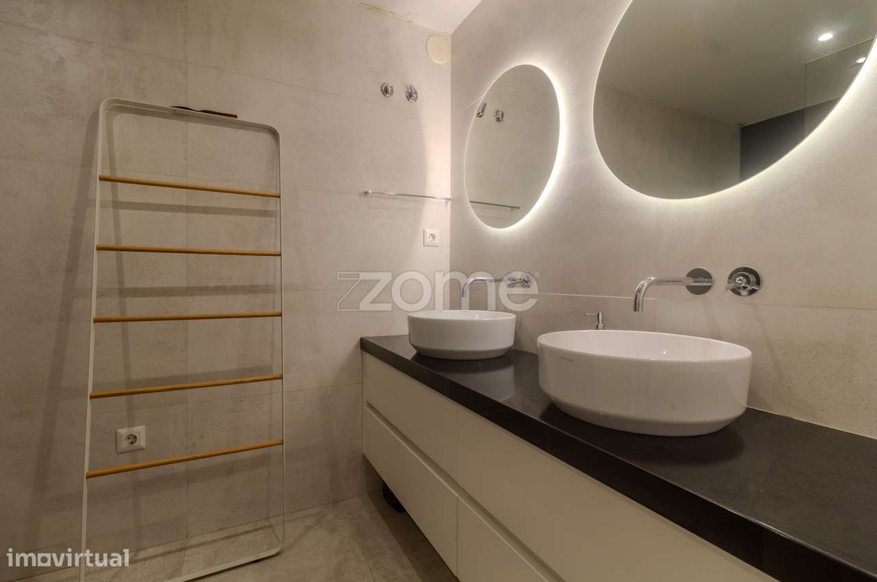 Moradia T4 Piscina e Vista Rio na Encosta do Douro-23