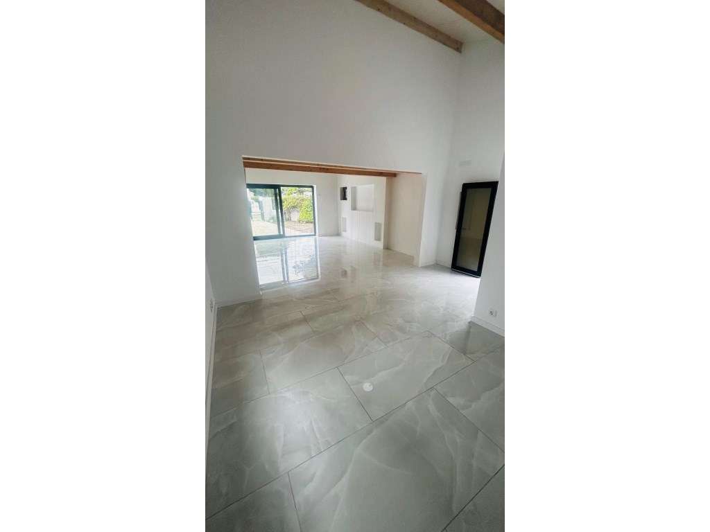 Moradia Isolada T3 em lote de 667m2 em Lagoa de Albufeira, Sesimbra-13