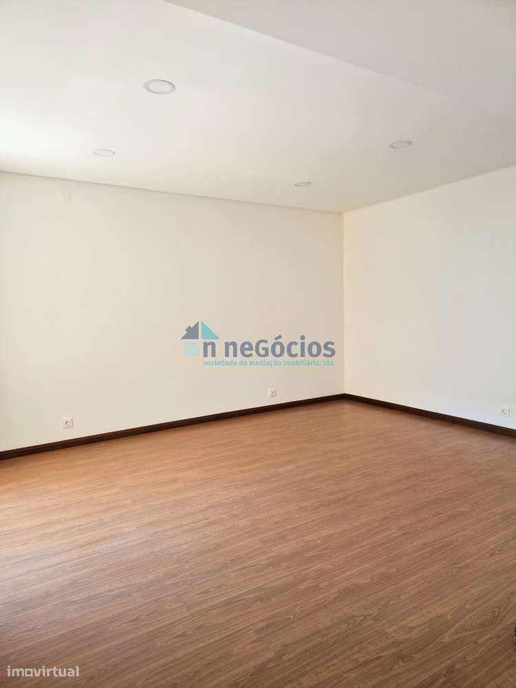 Apartamento T2 em excelente estado! Garagem fechada-5
