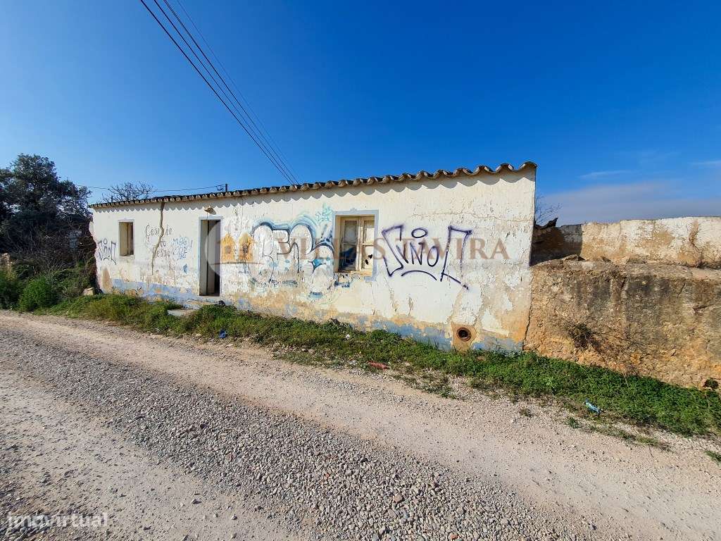 Propriedade - 4 artigos urbanos e um rústico. - Grande imagem: 4/49