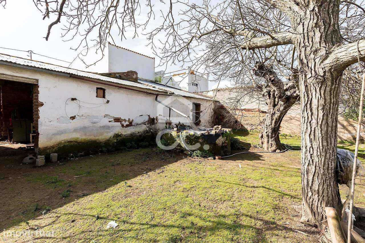 Moradia térrea c/ 311 m² de construção em lote de 1124 m² | Vila de Fr-27