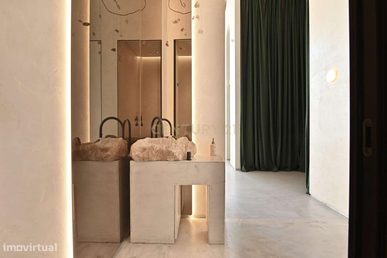 Trespasse de Restaurante (270 m2 + 2 esplanadas + 9 lugares de estacio-22