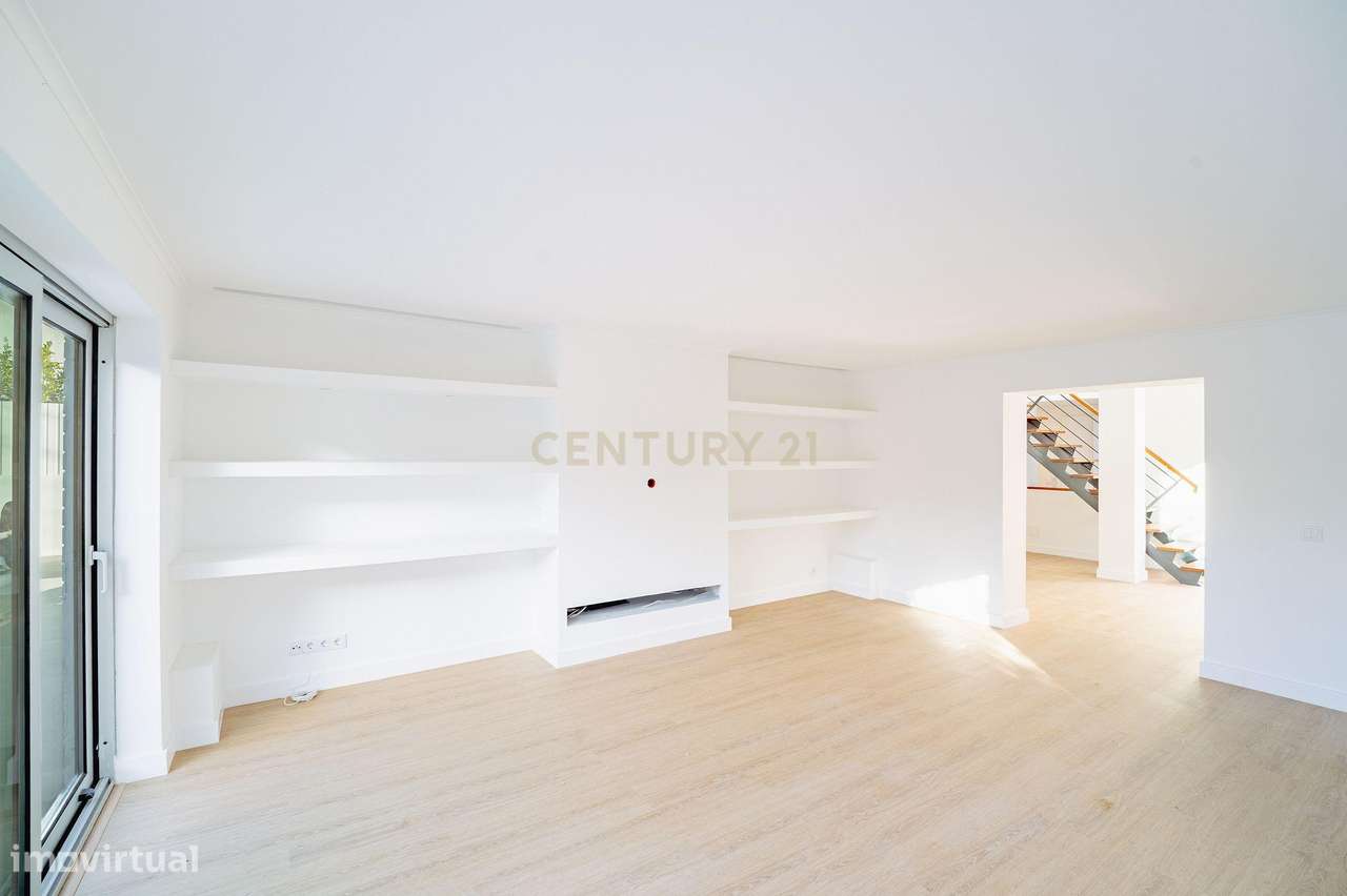 Moradia T6 com Piscina - Charneca de Caparica-5