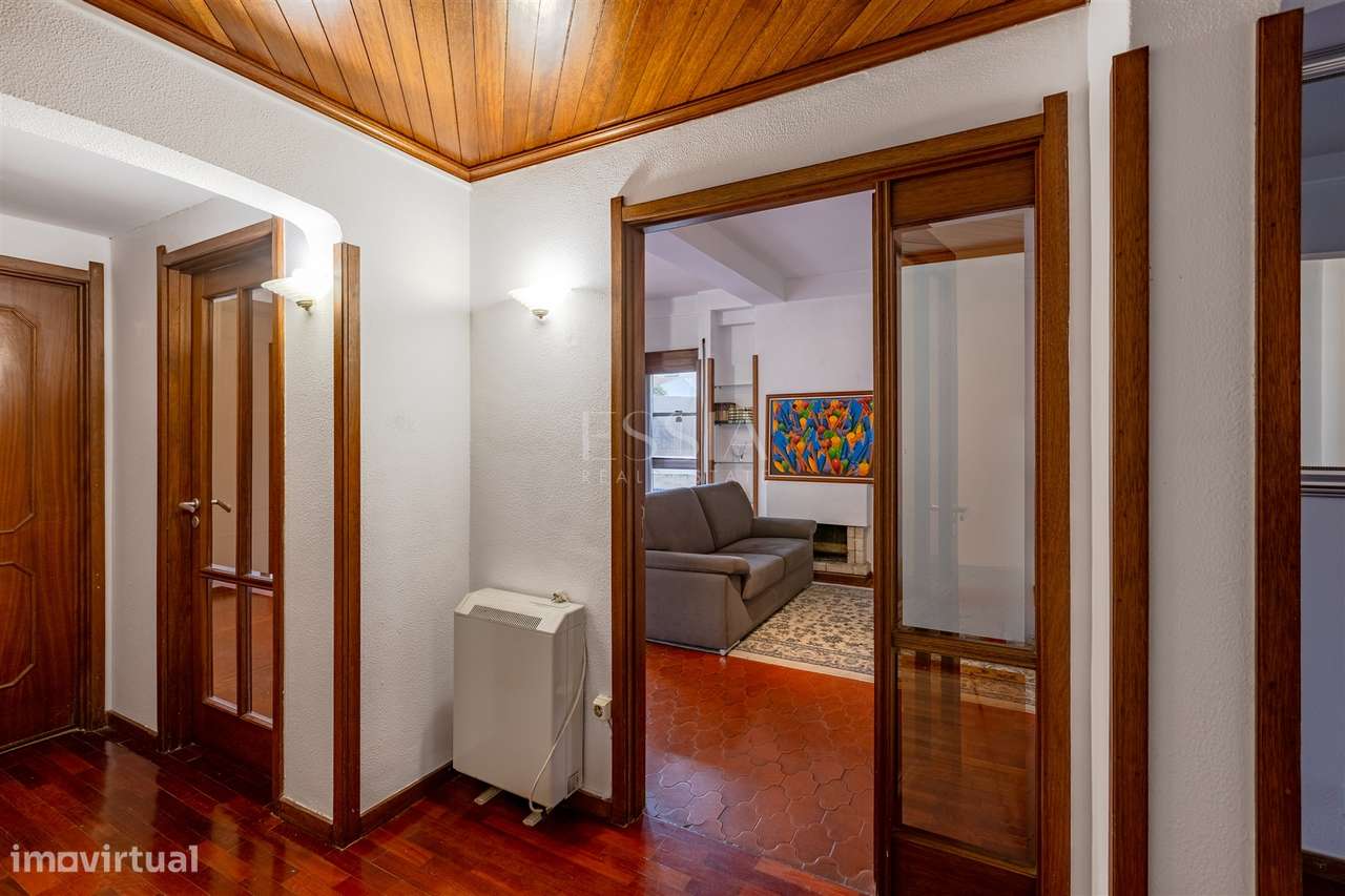 Apartamento T4 com Garagem Box entre o Marquês e Praça Sá Carneiro-7