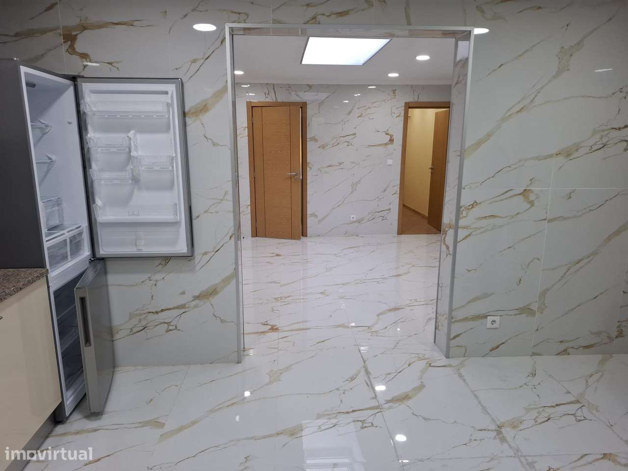 Moradia T4+1 Renovada | Terraço 50m² | Junto ao Dragão-1
