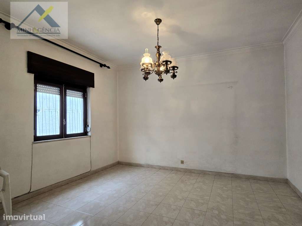 Moradia isolada com garagem na Quinta do Conde-21