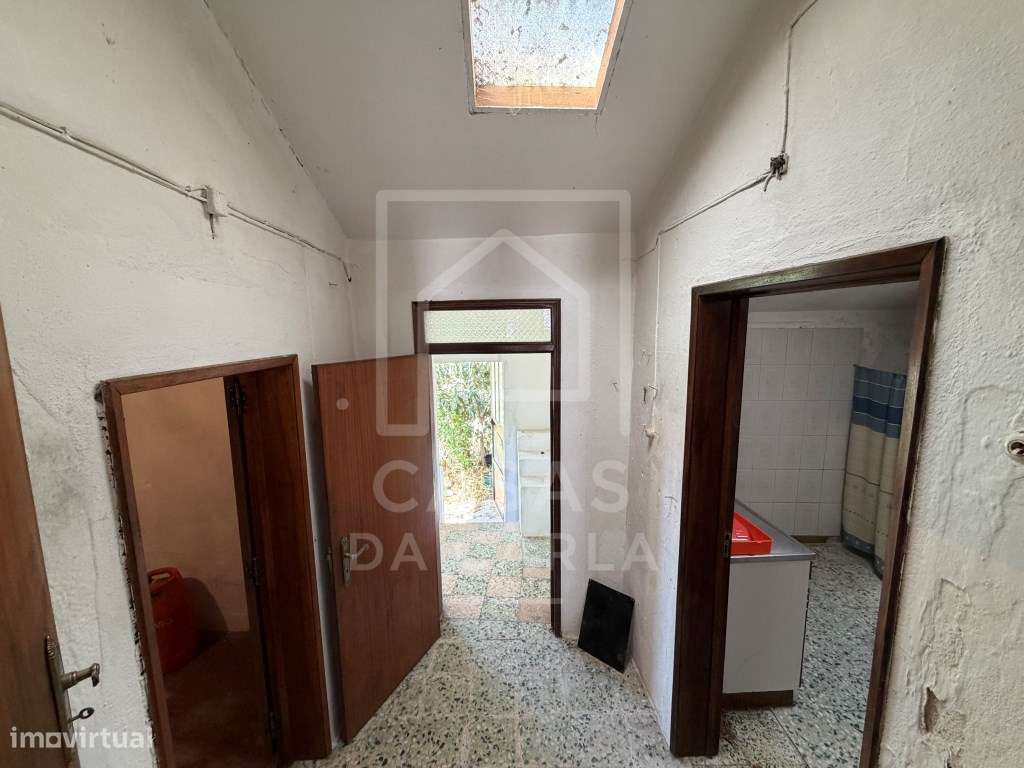 Moradia com espaço comercial com 657m2 em Albergaria dos Fusos-12