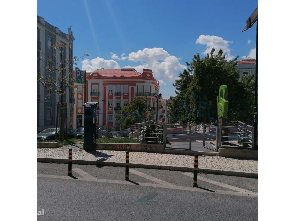 Prédio em Lisboa com rendimento - Grande imagem: 2/9
