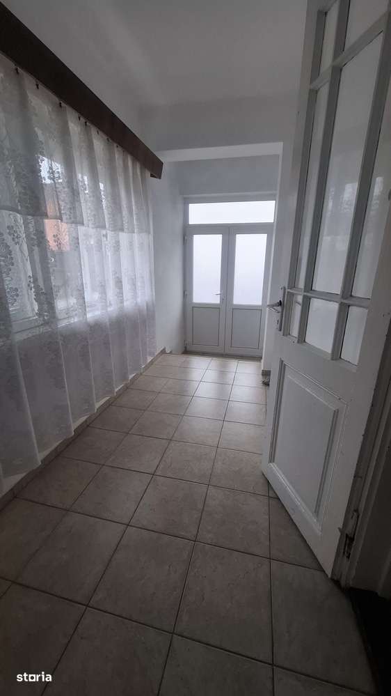 Spațiu cu potențial dublu: locuință sau sediu!-6