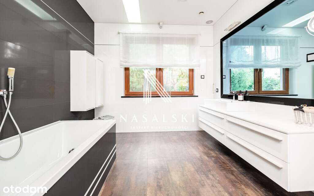 Dom z basenem i sauną na dużej działce pod lasem-16