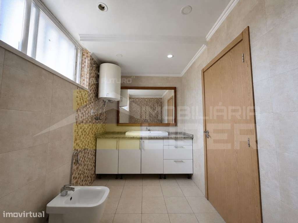 Oferta de Verão oferecemos a escritura 
Apartamento T2 remodelado ...-11