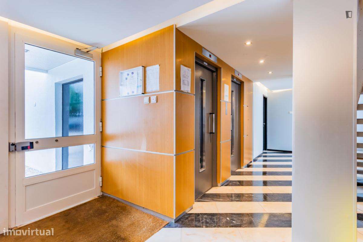 Apartamento com 2 quartos - localizado em Intendente Lisbon - Grande imagem: 3/6